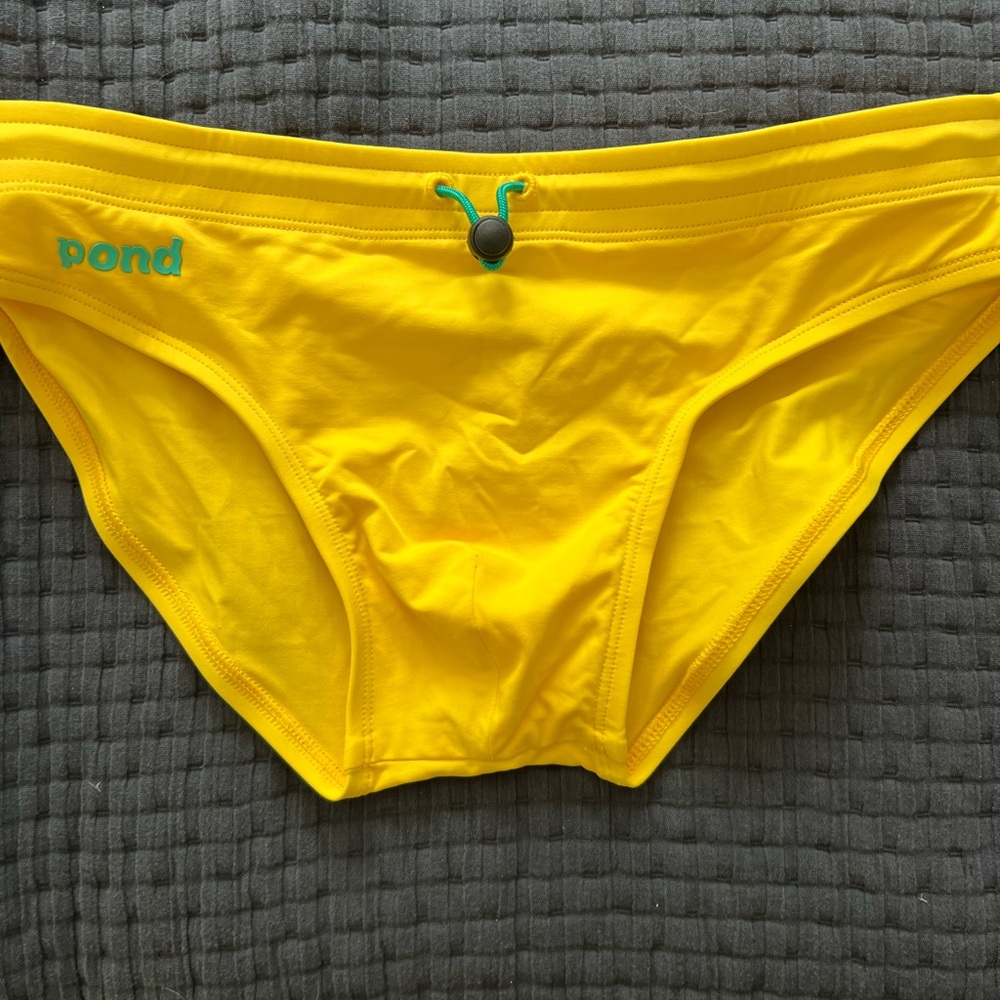 POND racer 3 men’s yellow XS Speedo brief in like new condition